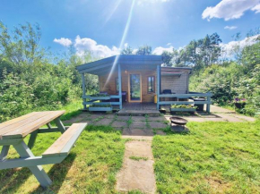 Beautiful Wooden tiny house, Glamping cabin with hot tub 2